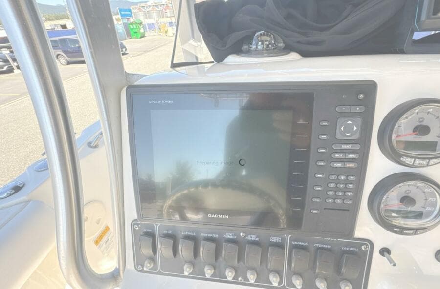 2014 Boston Whaler 220 Outrage