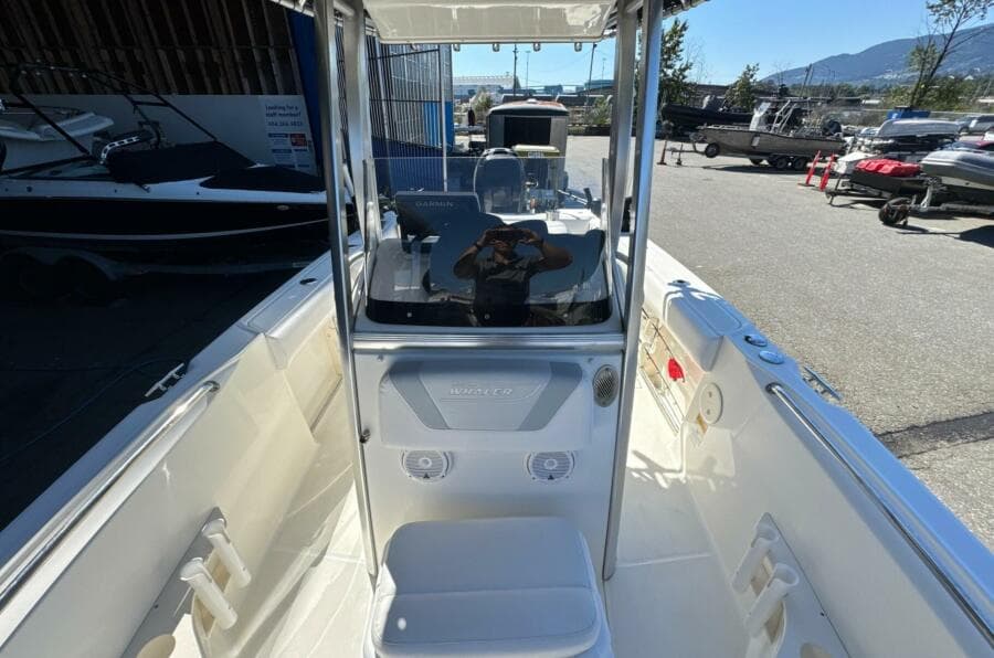 2014 Boston Whaler 220 Outrage