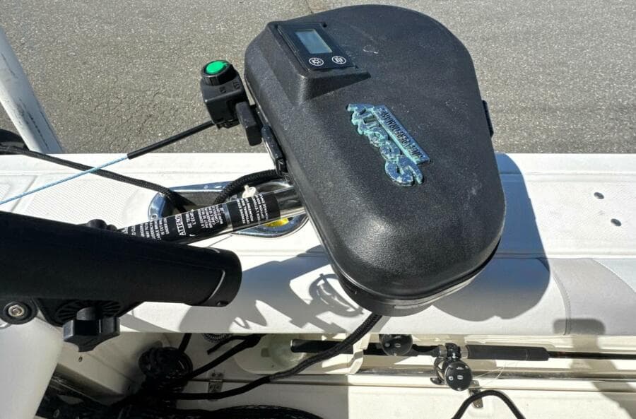 2014 Boston Whaler 220 Outrage