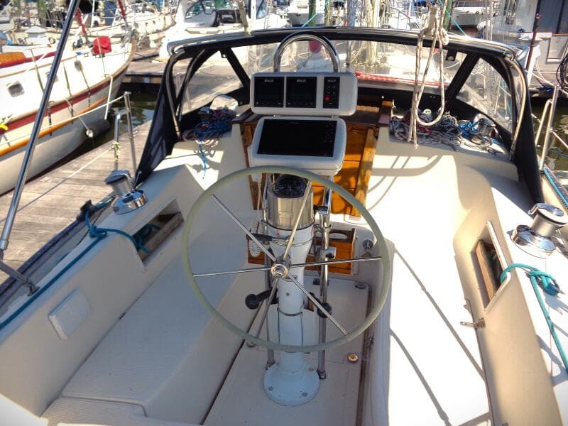 1995 Pacific Seacraft 37