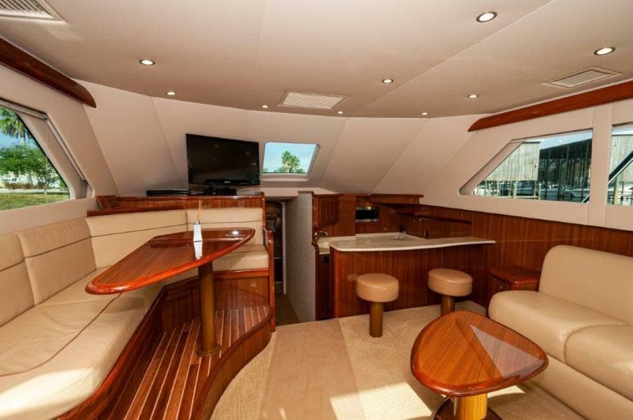 2012 Viking 42 Convertible  Salon 4