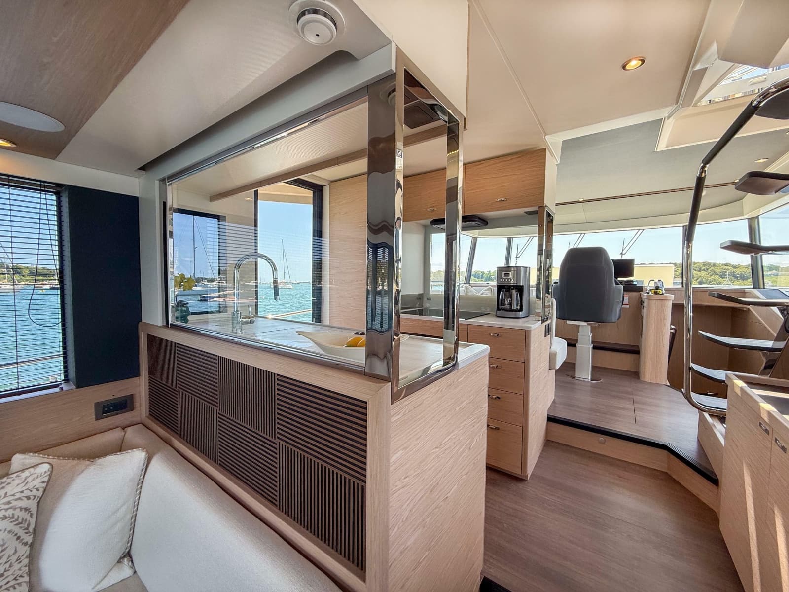 2026 Beneteau Swift Trawler 54 - Photo 9