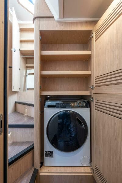 2026 Beneteau Swift Trawler 54