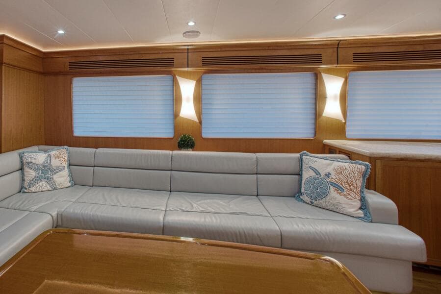 Salon Port Aft Corner