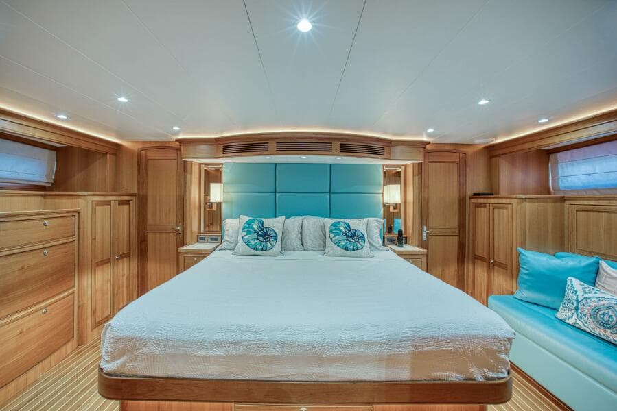 King Master Bed Looking Aft