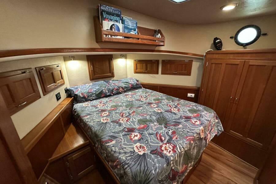 2005 American Tug 34 Pilothouse