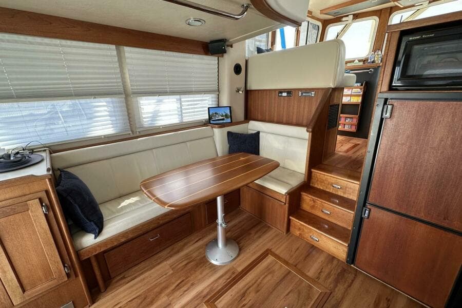 2005 American Tug 34 Pilothouse