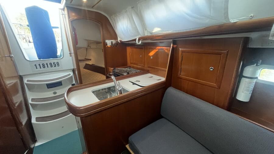 2006 Beneteau Oceanis 323