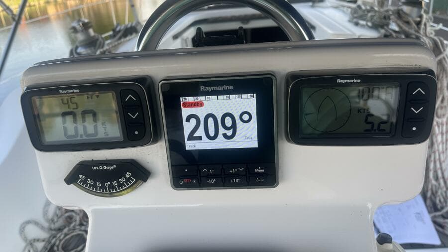 2006 Beneteau Oceanis 323