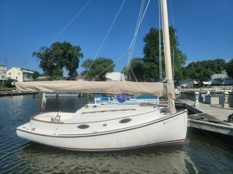 1983 Classic 21' Catboat - Photo 2