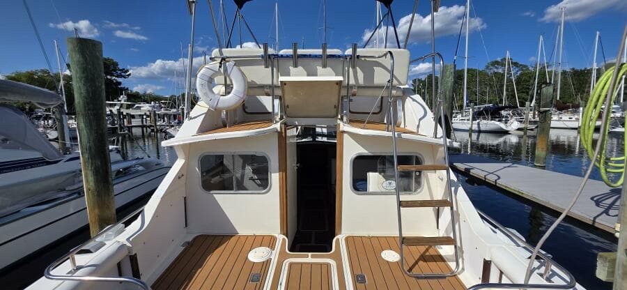 1983 Bertram 28 Flybridge
