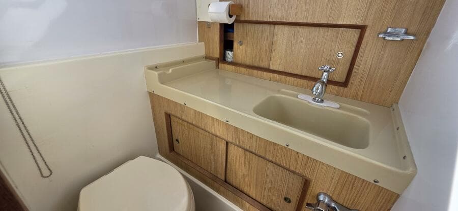 1983 Bertram 28 Flybridge