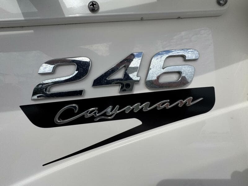 2021 Robalo 246 Cayman
