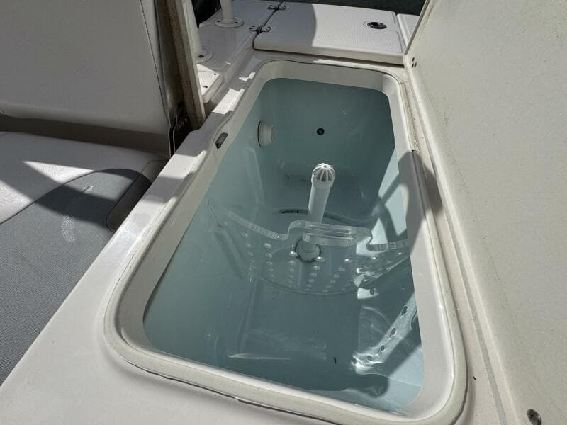 2021 Robalo 246 Cayman