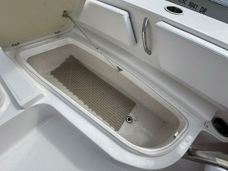 2021 Robalo 246 Cayman