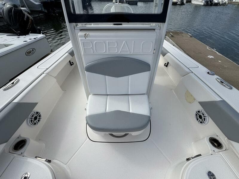 2021 Robalo 246 Cayman