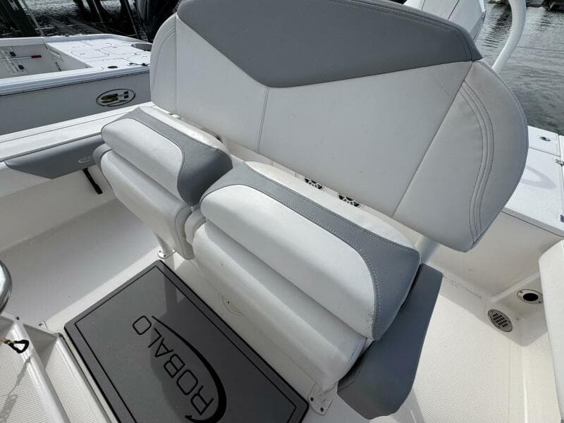 2021 Robalo 246 Cayman