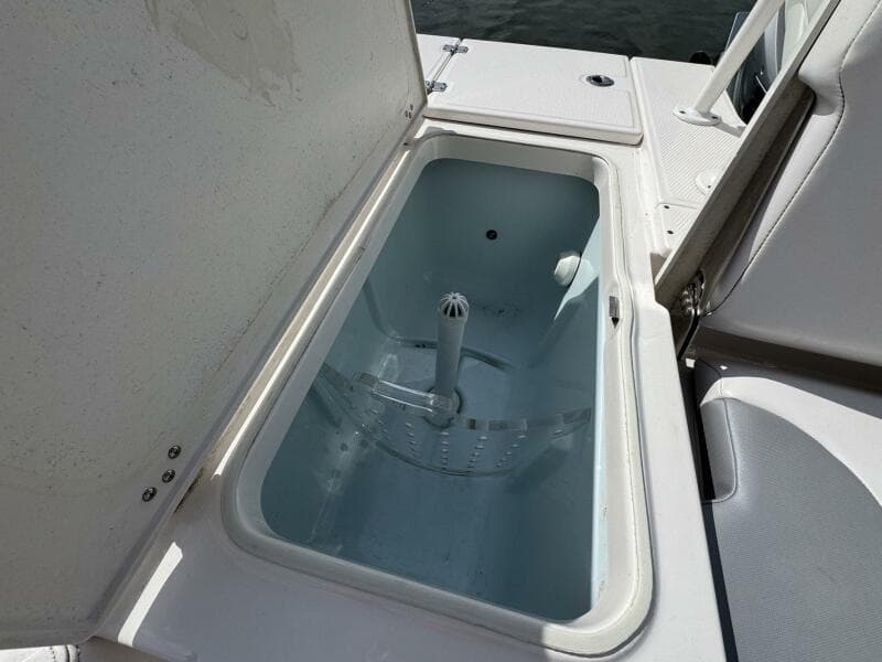 2021 Robalo 246 Cayman