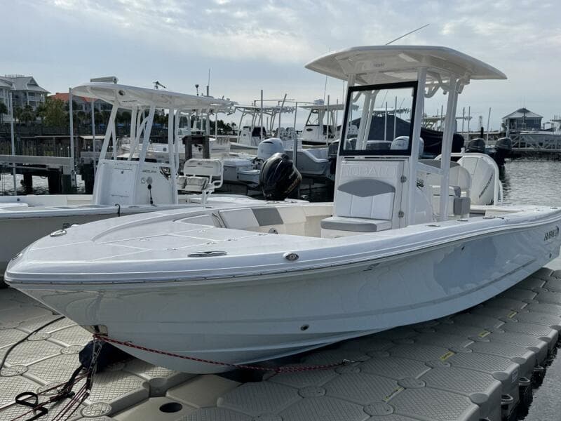 2021 Robalo 246 Cayman