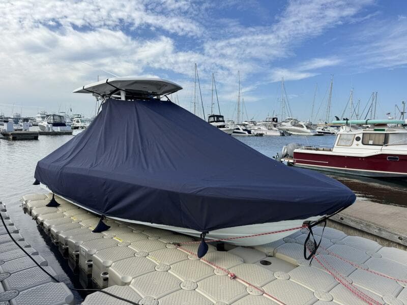 2021 Robalo 246 Cayman