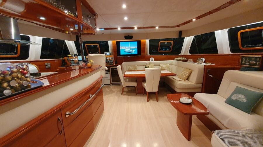 06 Galley Salon 20230928_211109