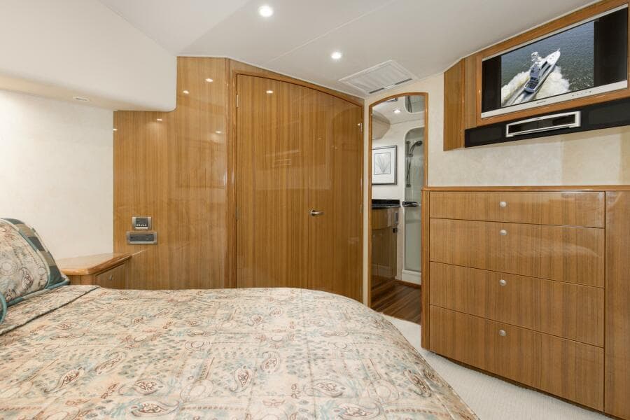 2007 64 Viking Enclosed Bridge Reel Blues Primary Stateroom (2)