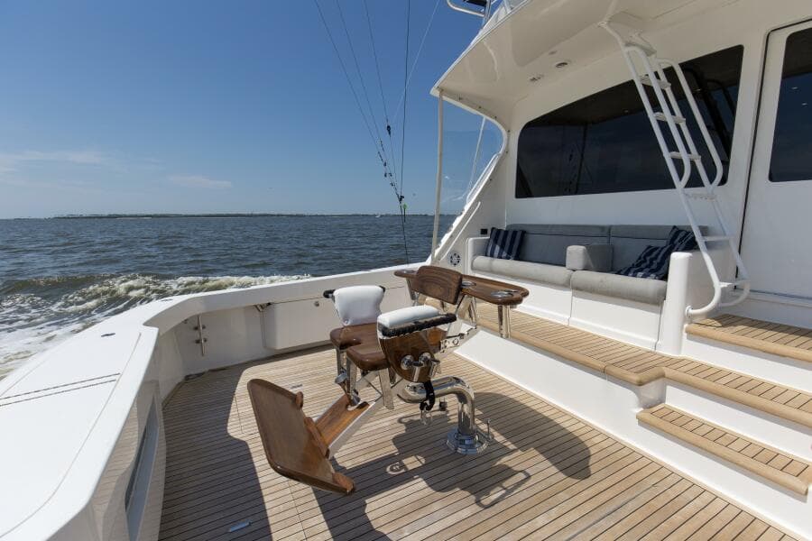 2007 64 Viking Enclosed Bridge Reel Blues Rear Deck (5)