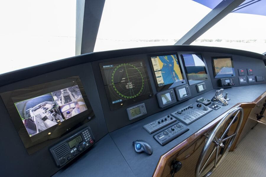 2007 64 Viking Enclosed Bridge Reel Blues Bridge (6)