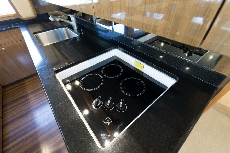 2007 64 Viking Enclosed Bridge Reel Blues Galley (2)