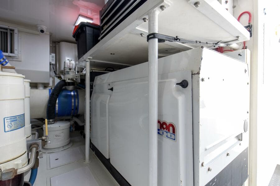 2007 64 Viking Enclosed Bridge Reel Blues Engine Room (4)