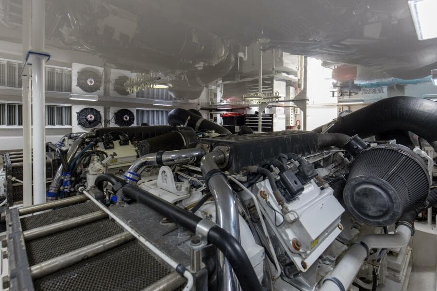 2007 64 Viking Enclosed Bridge Reel Blues Engine Room (15)