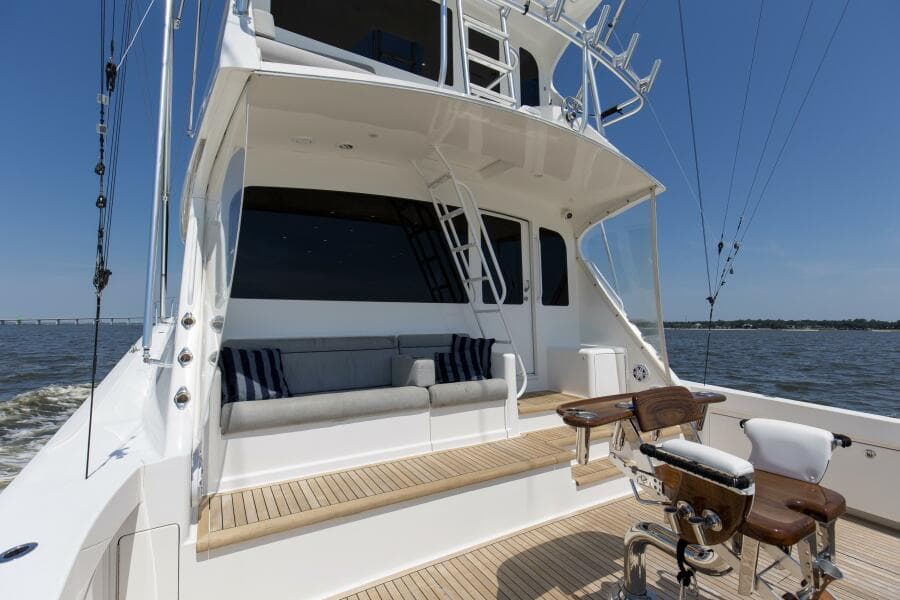 2007 64 Viking Enclosed Bridge Reel Blues Rear Deck (4)