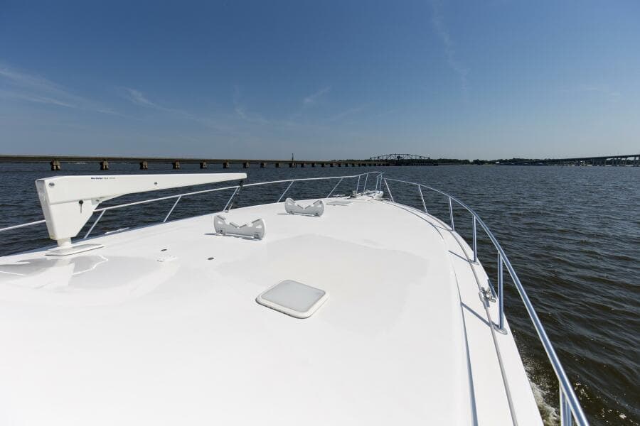 2007 64 Viking Enclosed Bridge Reel Blues Bow (3)