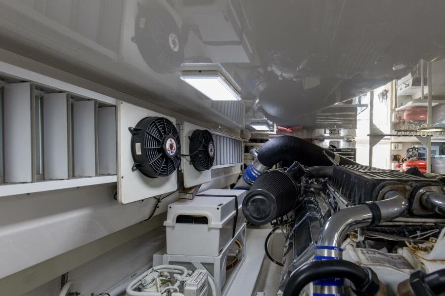 2007 64 Viking Enclosed Bridge Reel Blues Engine Room (8)