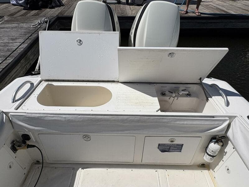 1998 Dakota 320 Open Fisherman