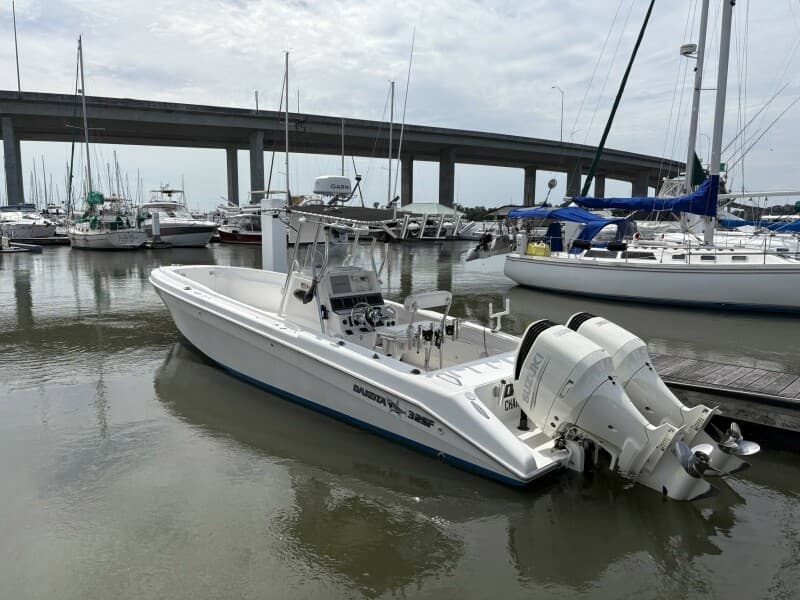 1998 Dakota 320 Open Fisherman