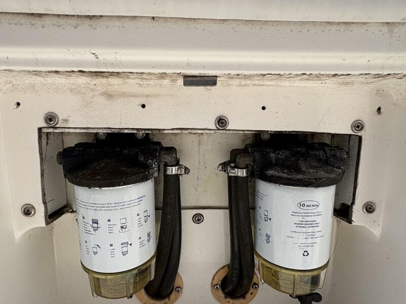 1998 Dakota 320 Open Fisherman