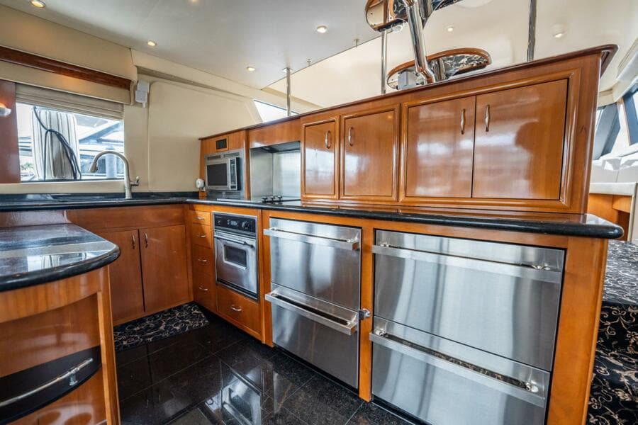 2005 Carver 56 Voyager