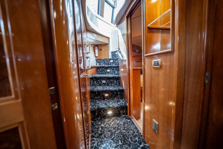 2005 Carver 56 Voyager