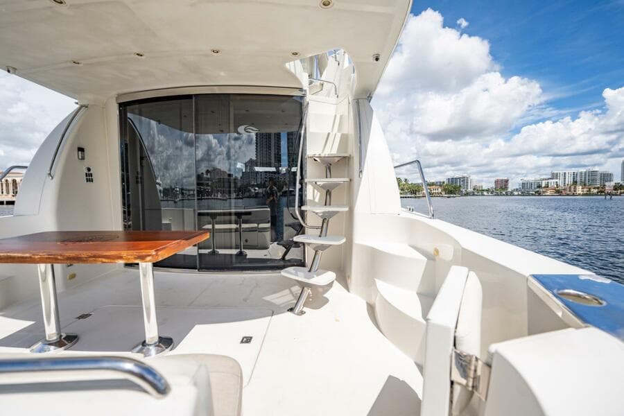 2005 Carver 56 Voyager