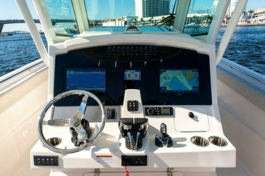 2025 Sailfish 312 Center Console