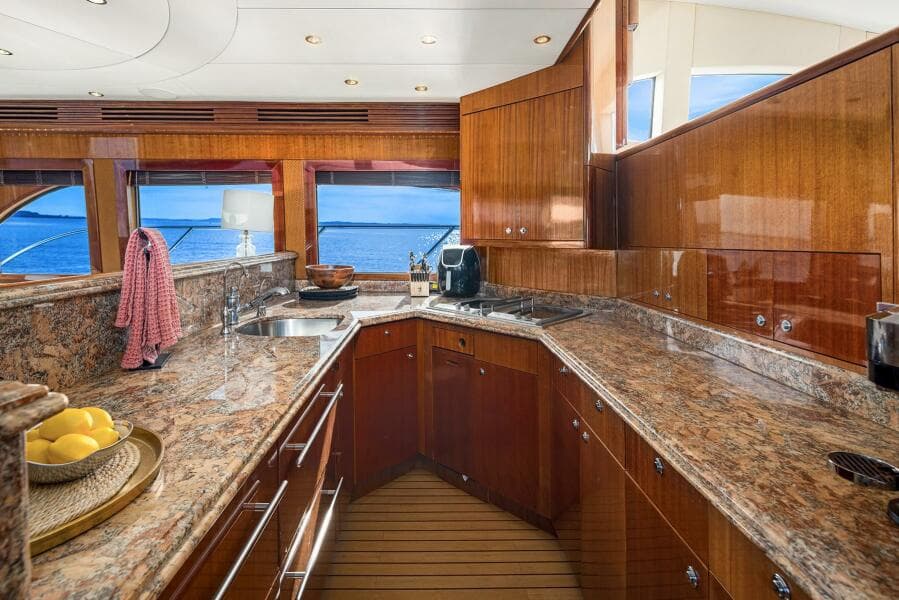 2001 Hatteras Cockpit Motoryacht