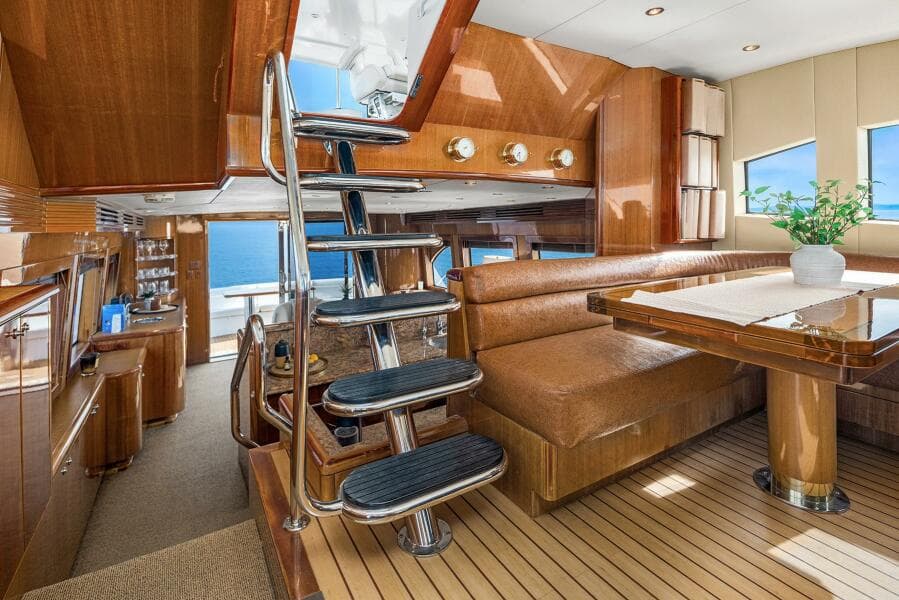 2001 Hatteras Cockpit Motoryacht