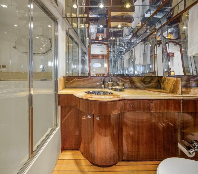 2001 Hatteras Cockpit Motoryacht