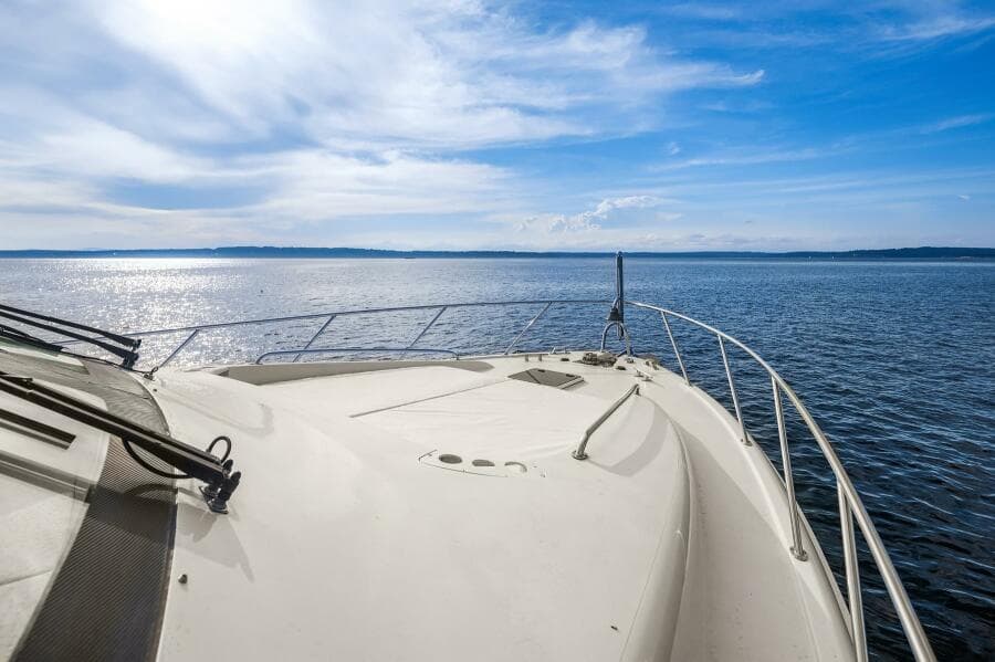 2001 Hatteras Cockpit Motoryacht