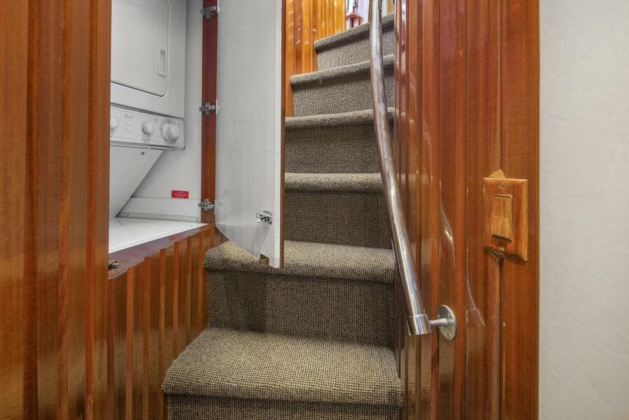 2001 Hatteras Cockpit Motoryacht