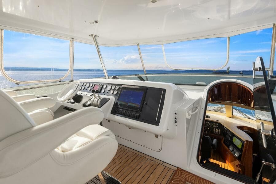 2001 Hatteras Cockpit Motoryacht