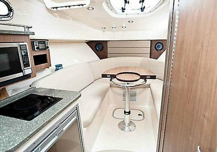 2019 Boston Whaler Conquest