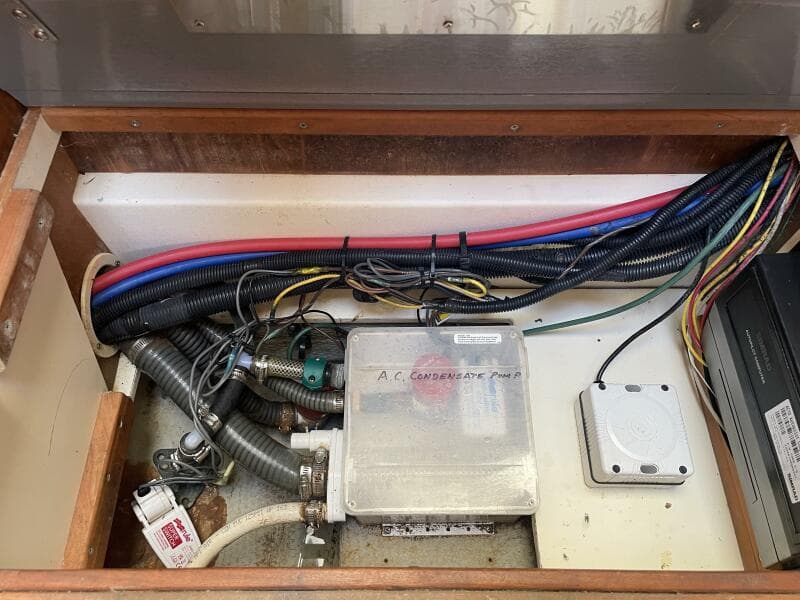 2005 Mainship 30 Pilot II