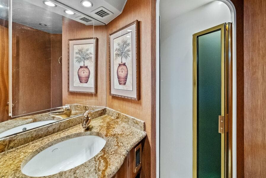 2006 Viking 61 Convertible KNOT ON CALL